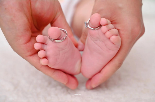 中卫怀孕肚子一边高一边低